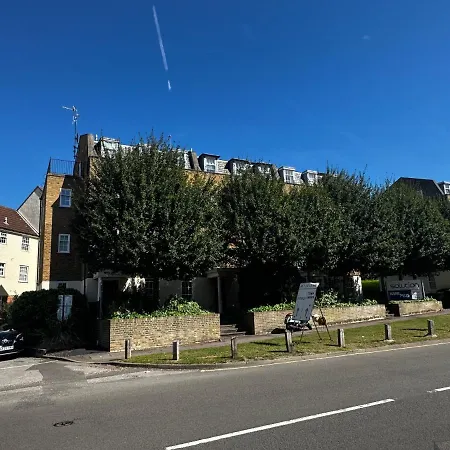 Calverley House Apartments Bishop's Stortford Exterior photo
