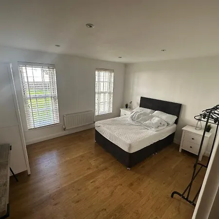 Calverley House Apartments Bishop's Stortford Exterior photo